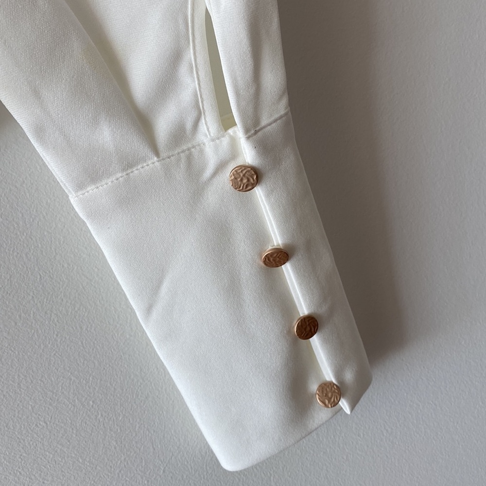 ๐ CAZNC THE LABEL - White One Shoulder Top๐ - Picture 6 of 16